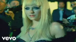 Avril Lavigne - Hot avril-lavigne-hot-youtube-music